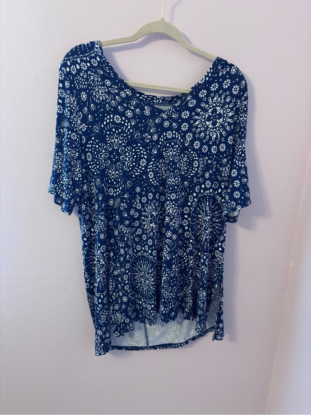 torrid Navy Blue Floral Mandala Print Short Sleeve Top - Picture 4 of 4